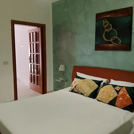 Oasis Downtown Apartment